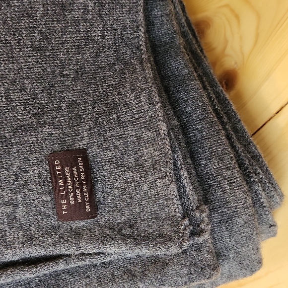 The Limited 100% Cashmere Shawl Wrap Pashmina Scarf Throw 35"W x 77"L - Picture 4 of 9